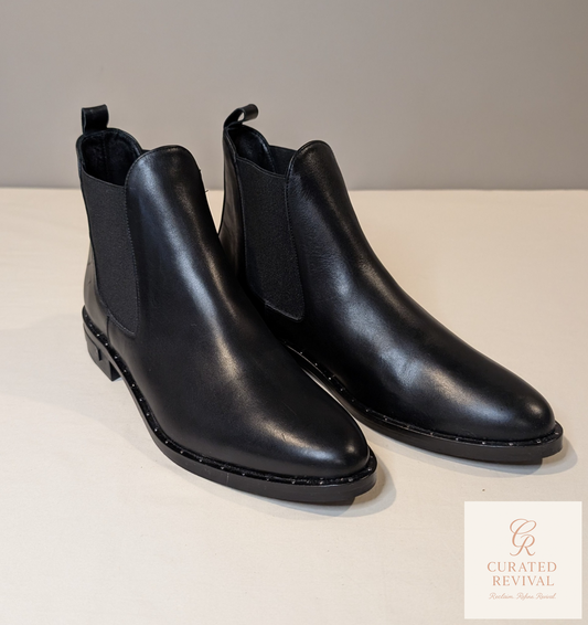 Command Step – Freda Salvador Chelsea Boots size 6.5 - $120