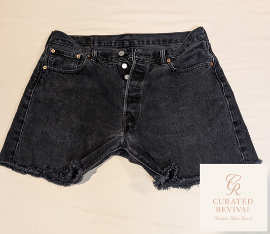Badass Basics – Levi's Black Cutoff Shorts