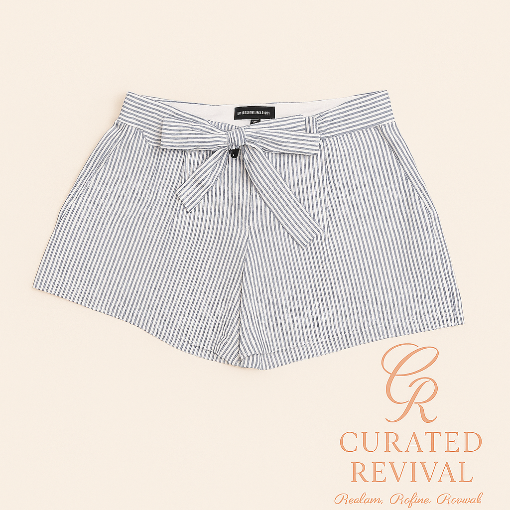 The Coastal Edit – Banana Republic Seersucker Stripe Shorts Size 6 - $38