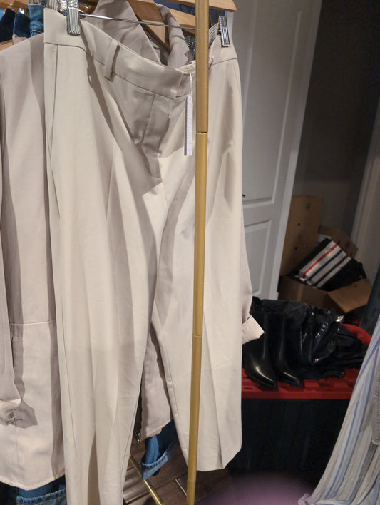 Babaton Cream Trousers — Women's Size 12