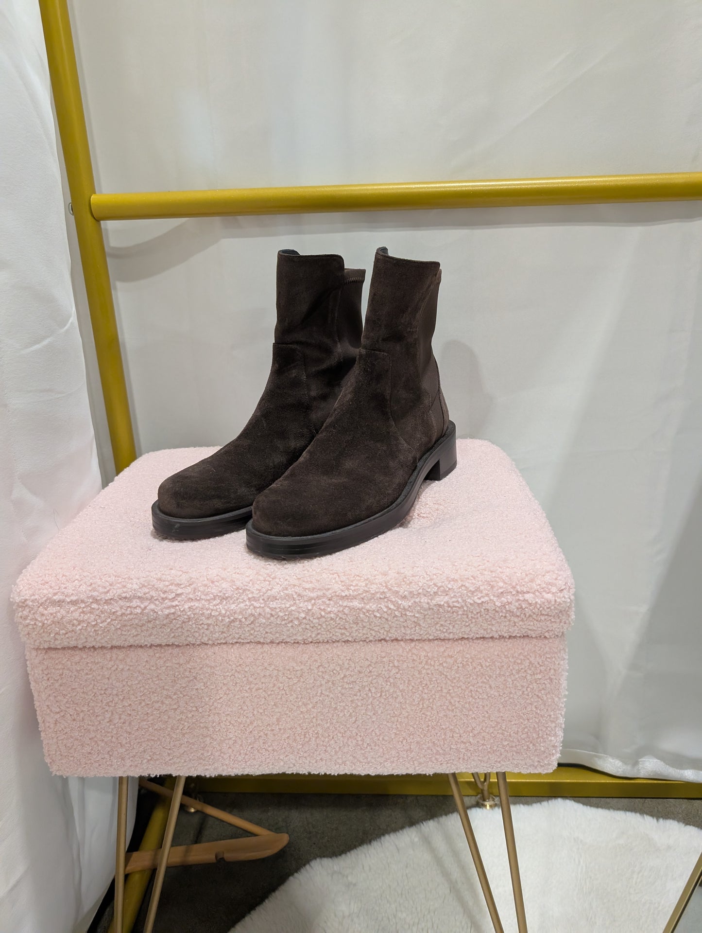 Stuart weisman size 6