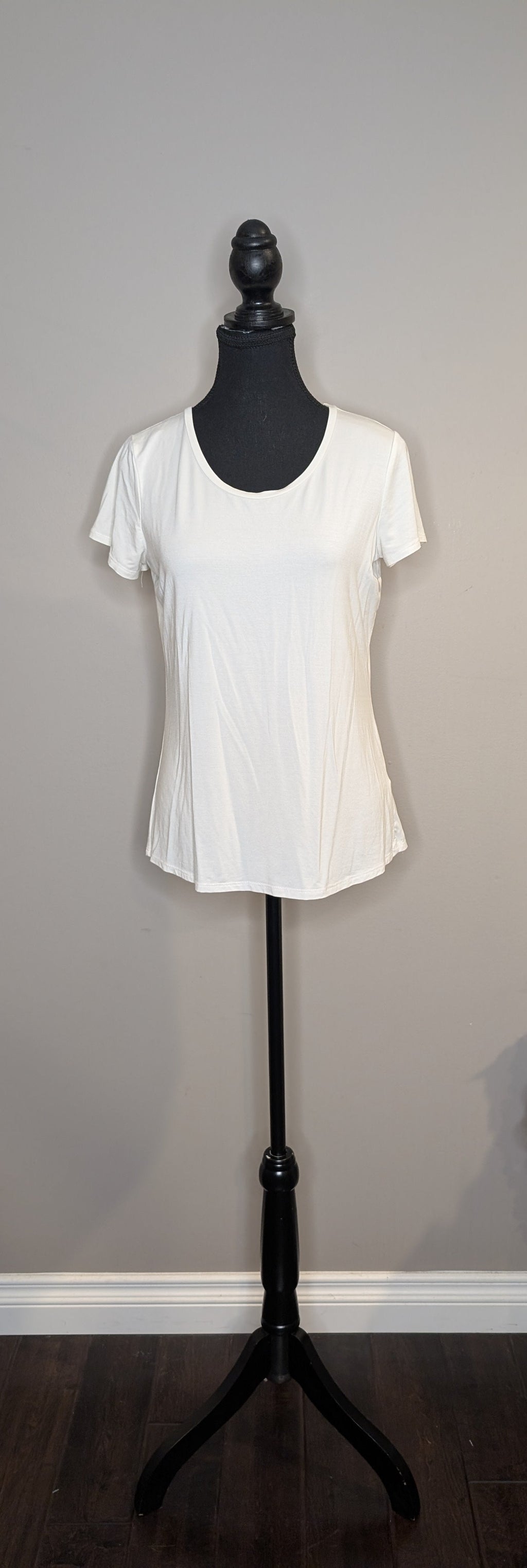 Sun-Washed Bundle – One Teaspoon Shorts, RW&Co Tee & Michael Kors Sandals