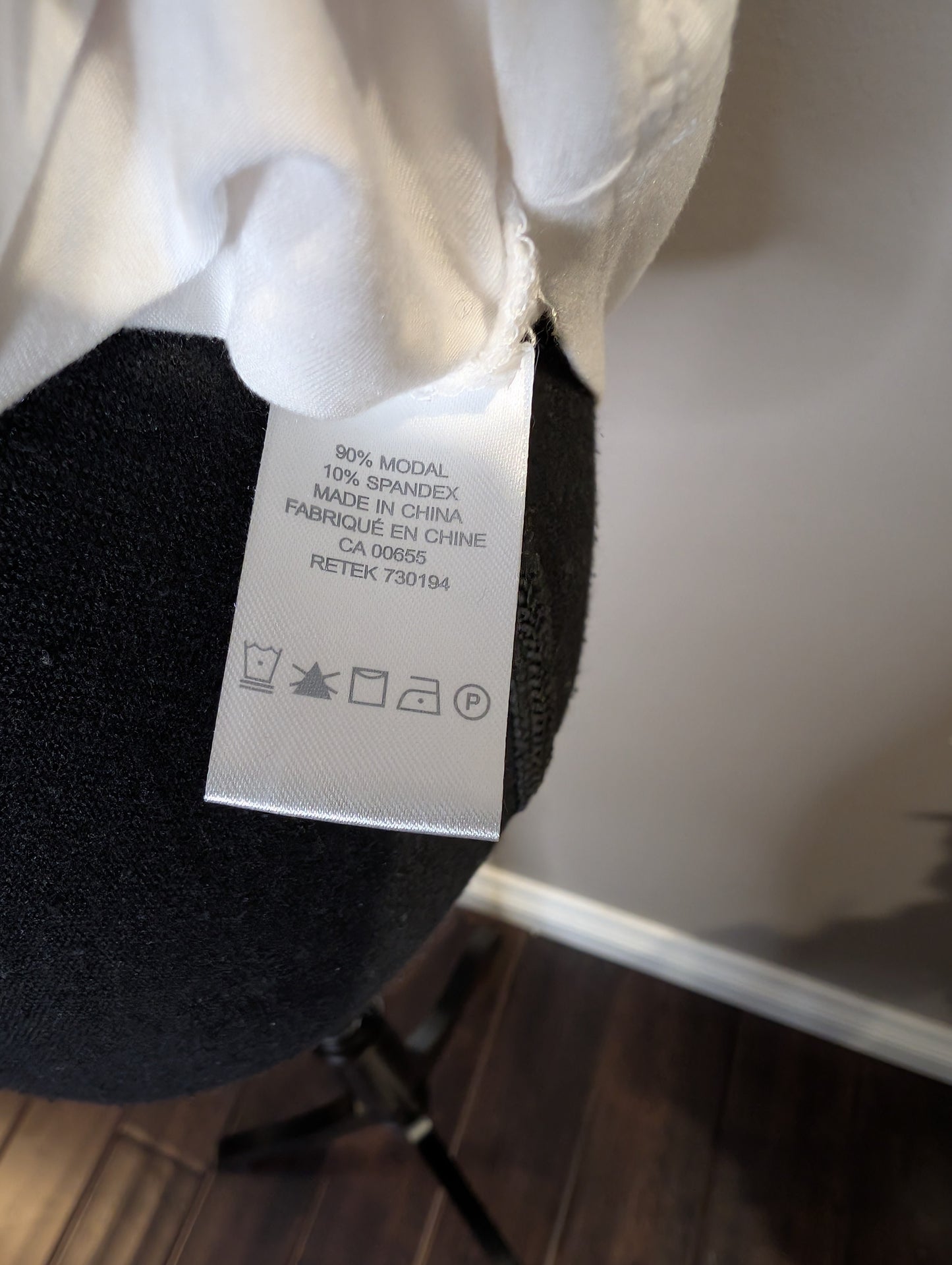 RW&Co Classic T-Shirt — Women's Size Small