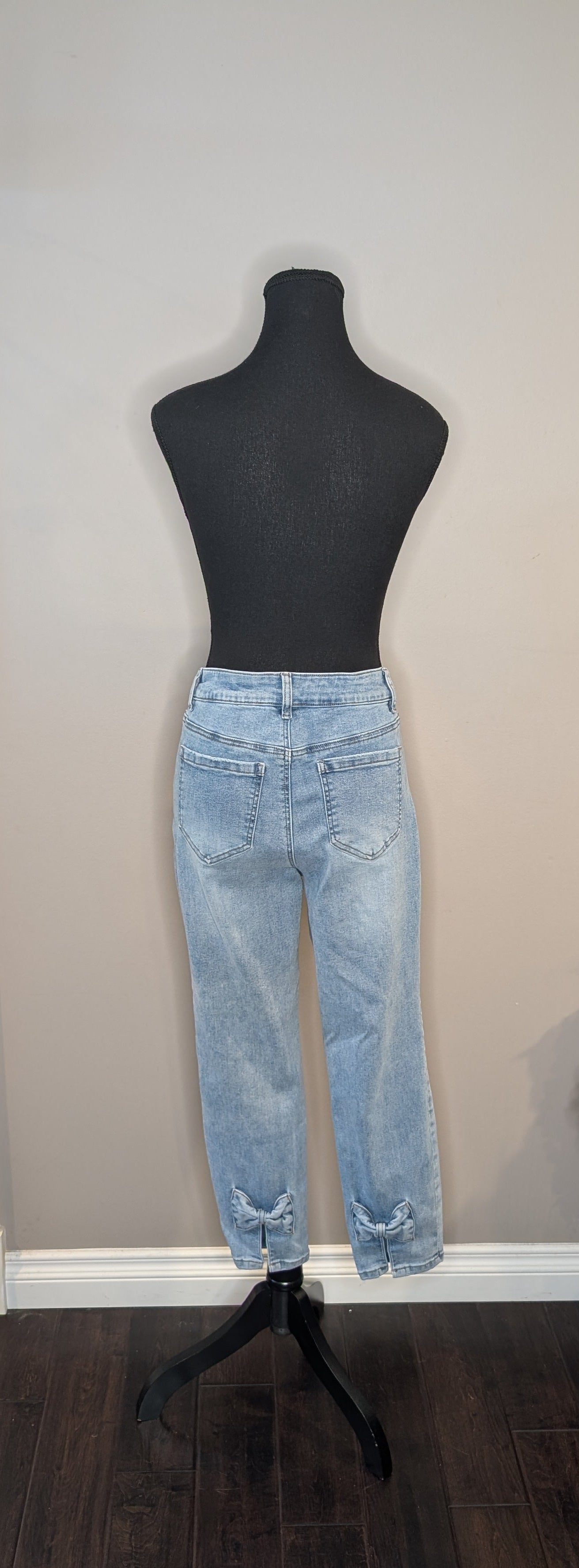 Melanie Lynn Bow Accent Jeans — Women's Size 12